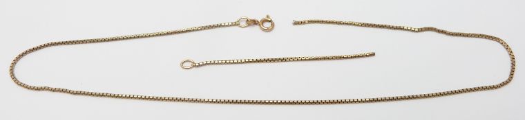 A 9ct gold necklace made up of rectangular links, 5g