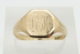 A 9ct gold signet ring, 2.8g, size Q