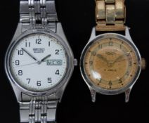 Seiko gentleman's wristwatch ref. 7N43-9011 with day and date aperture, Arabic numerals, white dial,