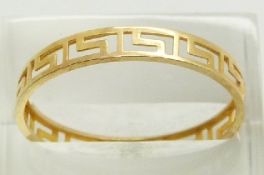 A 14ct gold ring with pierced Greek key design, 1g, size W