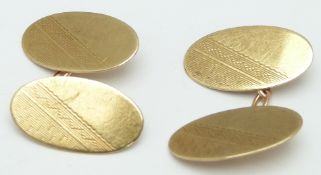 A pair of gold cufflinks with engine turned decoration, 5.1g