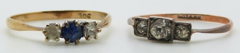 Two 9ct gold rings set with paste, 2.9g