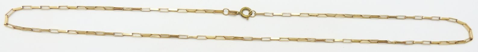 A 9ct gold necklace made up of rectangular links, 4.3g