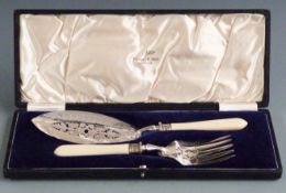 Walker and Hall cased fish servers with hallmarked silver collars