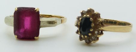 Two 9ct gold rings one set with sapphire, 3.9g.