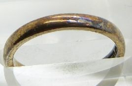 A 9ct gold ring, size J, 2.3g.