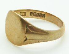 A 9ct gold signet ring, size U, 3.8g.