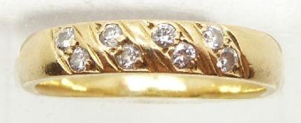 An 18ct gold ring set with diamonds, 4.3g, size O