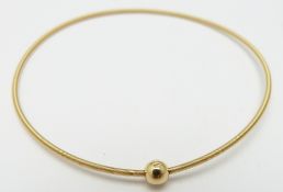 An 18ct gold bangle, 2.7g