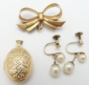 A 9ct gold bow brooch, 9ct gold locket and a pair of 9ct gold earrings set with pearls, 5.4g