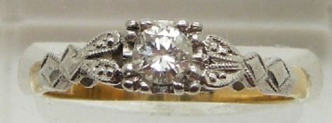 An 18ct gold ring set with a diamond of approximately 0.25ct in a platinum setting, 3.0g, size O