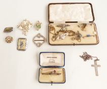 A collection of jewellery including silver thistle brooch, silver sweetheart brooch with applied