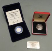 1994 cased silver Piedfort £1, together with a certificated proof silver Piedfort 1982 twenty