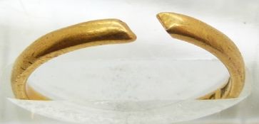 A 22ct gold ring/ wedding band, 2.2g