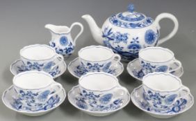 Hutschenreuther part tea set decorated in a variation of the onion pattern, 14 pieces