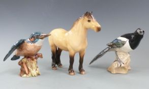 Beswick Highland pony from the Mountain and Moorland Series, magpie and kingfisher, tallest 17cm