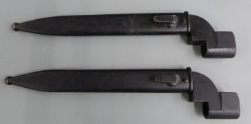 Two British No9 Mk1 bayonets with 17cm blades and scabbards