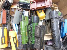 Quantity of 0 gauge railway rolling stock including Hornby, scratch built Southern coaches etc