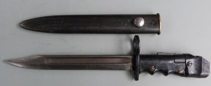 British No7 pattern knife bayonet with swivel pommel, 20cm 'bowie' style blade and scabbard