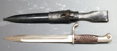 German 1898/05 pattern bayonet later type with trimmed muzzle ring and flashguard, 25cm fullered
