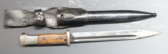 German 94/98 pattern bayonet with flashguard, f NJ to ricasso, 25cm fullered blade, with scabbard