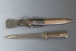 German 84/98 pattern bayonet with flashguard and grooved grips, 41ASW 8668 to ricasso and