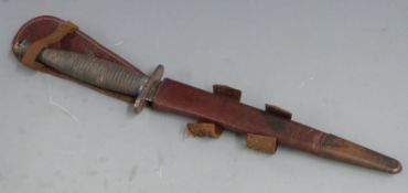 Fairbairn Sykes fighting knife with ribbed type hilt, 17.5cm blade and leather sheath