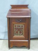 A mahogany purdonium, W39 D36 H58cm