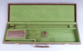 Brown faux leather shotgun case with fitted interior, 76x22x8.5cm.