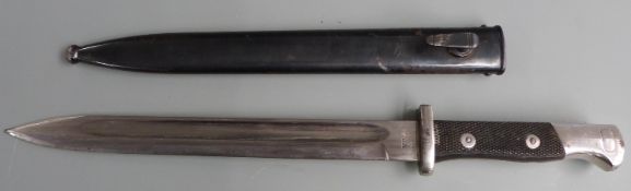 Spanish 1943 pattern dress bayonet, V.C.S makers to ricasso, 25cm fullered blade with scabbard