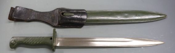 German 88/98 pattern Erstaz all steel knife bayonet with pronounced pommel and grooved hilt, 30cm