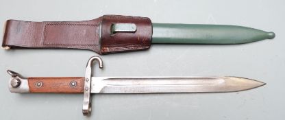 Austrian 1895 pattern bayonet with stamp to ricasso, belt loop and downswept quillon, 25cm