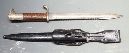 German 1898 pattern bayonet with grooved wooden grips, Erfurt under crown to ricasso, 25cm sawback