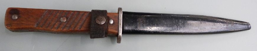 German trench knife with grooved wooden grips, 14cm blade, sheath and belt loop