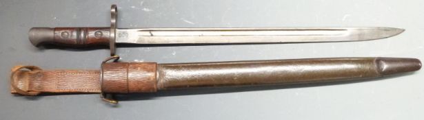 American 1917 pattern sword bayonet with some clear stamps to ricasso, 43cm fullered blade, scabbard