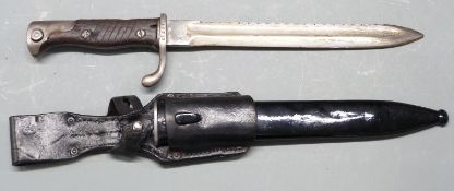 German 1898/05 pattern sawback bayonet, later type with trimmed muzzle ring and flashguard, 26232 to