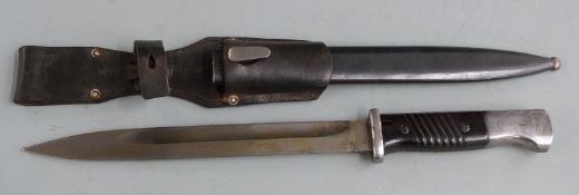 German 84/98 pattern bayonet with flashguard and grooved grips, 43ASW 617C to ricasso, 25cm fullered