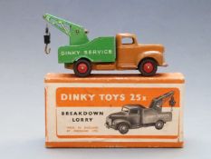 Dinky Toys diecast model Breakdown Lorry with brown cab and chassis, green bed and crane, red hubs