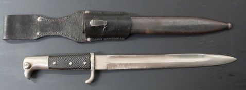 German KS98 pattern bayonet with Carl Eickhorn symbol to ricasso, 25.5cm fullered blade, scabbard