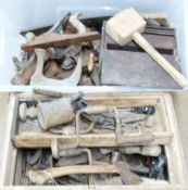 Woodworking tools including a variety of planes including wooden no.78, record no. 5, 4 and 0II0