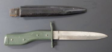 German WWI crankhandle trench knife bayonet by Demag of Duisberg stamped DRGM, 13.5cm blade, with