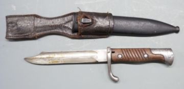 German 1898/05 pattern bayonet later type with trimmed muzzle ring and flashguard, Dietrich