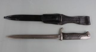 German S98 pattern bayonet with some clear markings to ricasso and crosspiece, grooved wooden