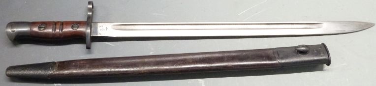 British 1913 pattern sword bayonet, clear stamps to ricasso, 43cm fullered blade, with scabbard