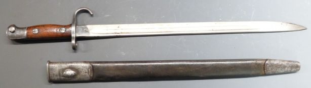 British 1907 pattern sword bayonet with hooked quillon, clear stamps to ricasso and hilt, 43cm