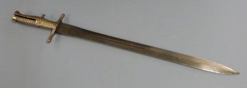 British Constabulary carbine sword bayonet with brass hilt and cross guard, 3 b under crown on