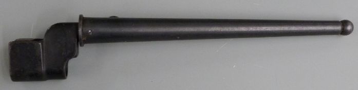 British No4 Mk2 spike bayonet with 20cm cruciform blade and scabbard
