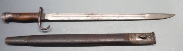 British 1907 pattern sword bayonet with hooked quillon, some clear stamps to ricasso, 43cm