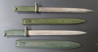 Two German 88/98 pattern Ersatz all steel bayonets, both with 31cm unfullered blades and scabbards