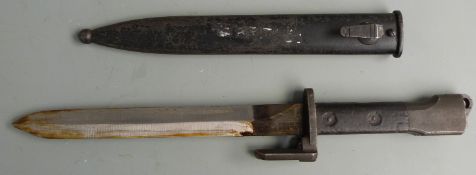 British trials pattern X2E1 bayonet with 18cm double edged blade and scabbard